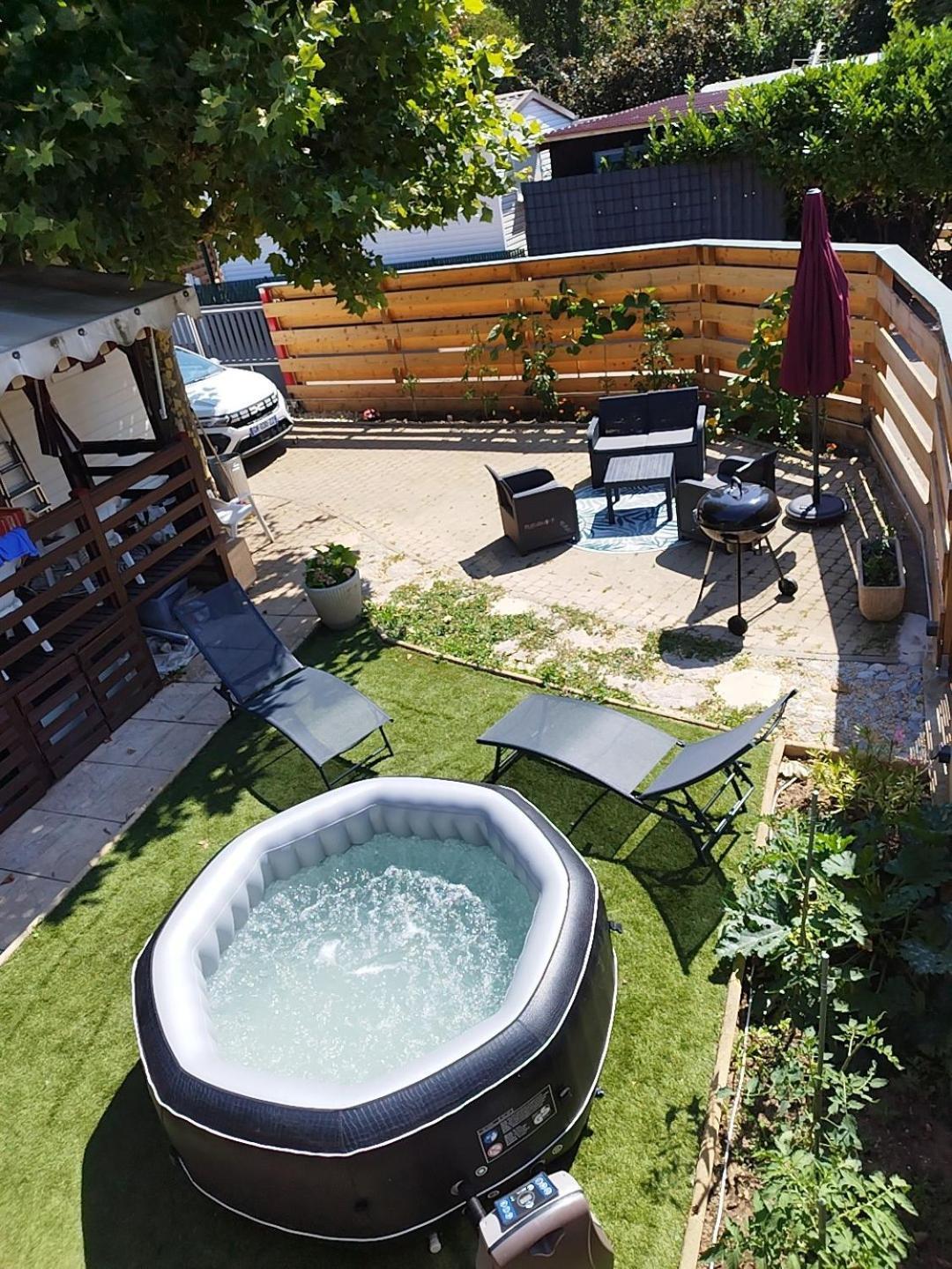 Готель Havre De Paix Bord De Saone Avec Jacuzzi Massieux Екстер'єр фото